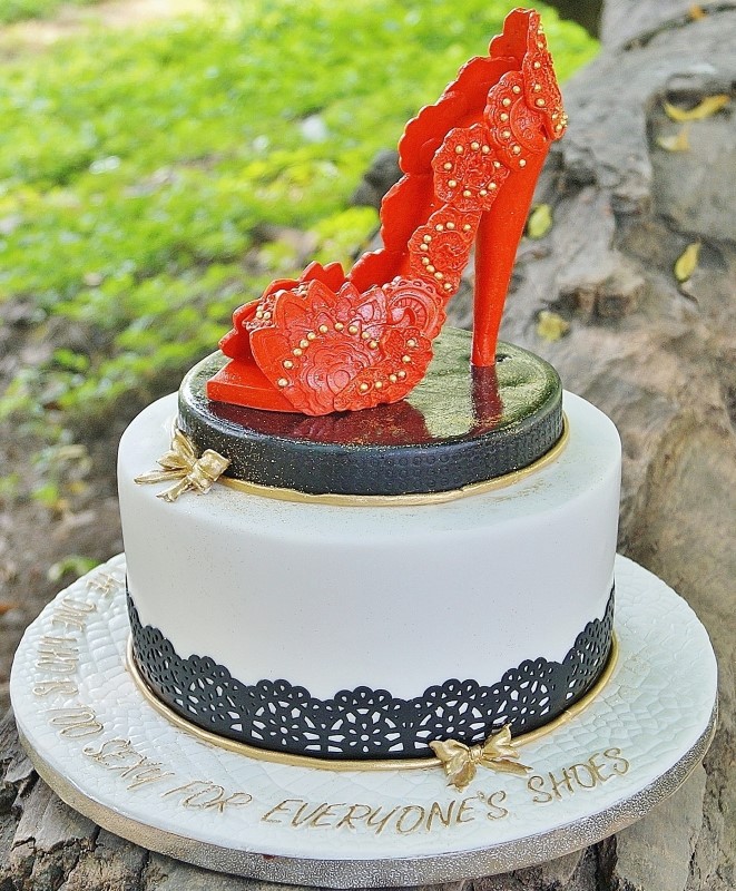 Jimmy Choo stiletto, Sparkle shoe box cake - Decorated - CakesDecor